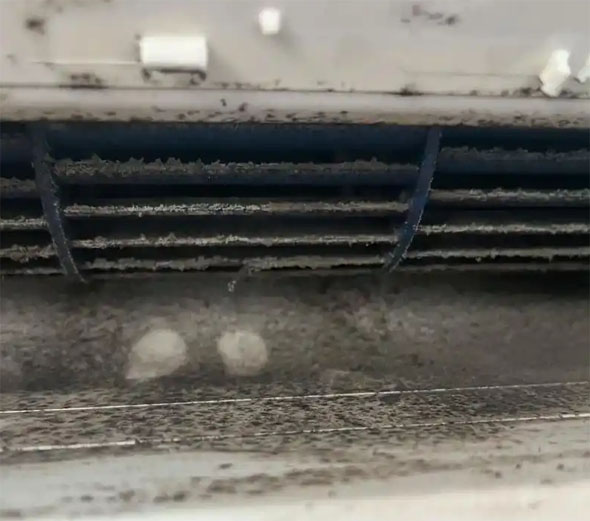 吴桥空调吹的风有股烧焦味是怎么回事